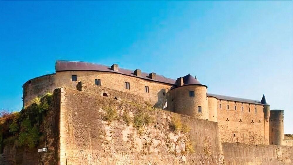 Hotel Le Chateau Fort De Седан Экстерьер фото